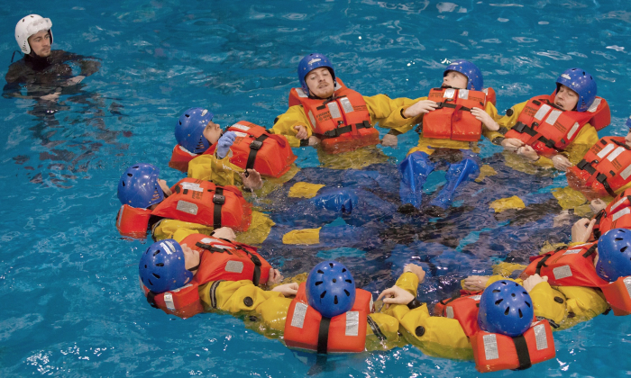 Des instructeurs experts en survie en mer chez 3t Training Services